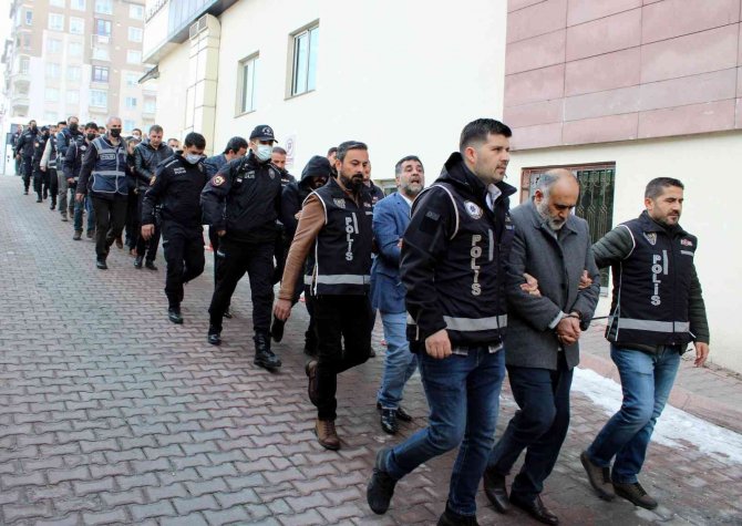 Suç Örgütü Operasyonunda 25 Kişi Adliyede