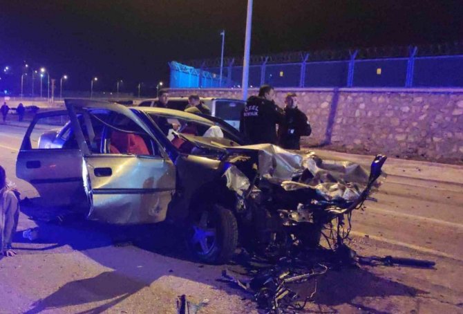 Konya’da İki Otomobil Çarpıştı: 7 Yaralı