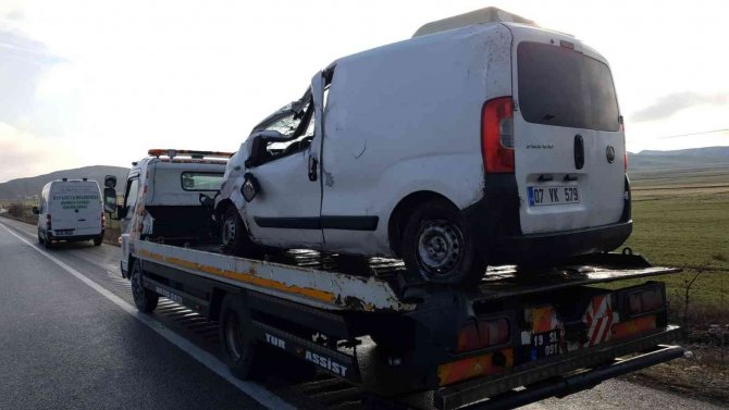 Çorum’da Hafif Ticari Araç Devrildi: 1 Ölü