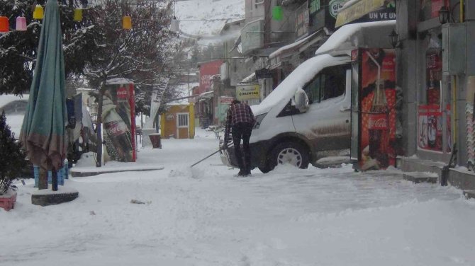 Kars’ta Kar Ve Tipi Hayatı Durma Noktasına Getirdi