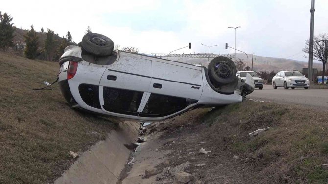 Takla Atan Otomobilin Sürücüsü Yaralandı