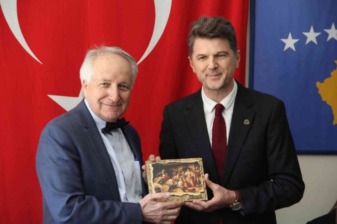Kosova Sağlık Bakanı Latifi, İ̇zmir’deki Kosovalılarla Buluştu
