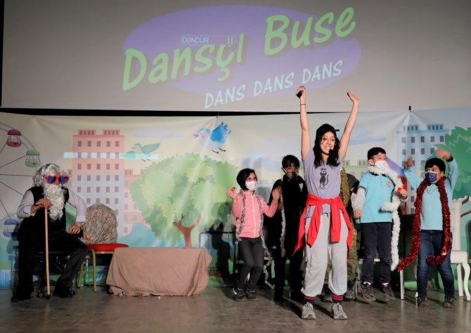 Körfezli Çocuklar Dansçı Buse’yle Eğlendi