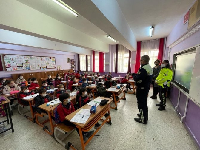 Salihli Polisinden Öğrencilere Trafik Eğitimi