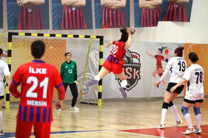 Başkan Seçer, Kadın Hentbol Takımının Galibiyet Coşkusuna Ortak Oldu