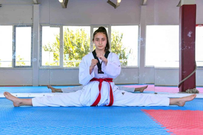 Mersinli Tekvandocu Gelecek Vadediyor