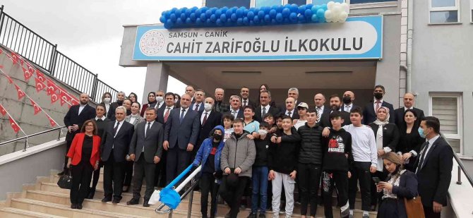 Öğrencilerden Bakan Özer’i Gülümseten İstek: “Müzikten Bırakıyorlar, Sınıfta Kalma Olmasın