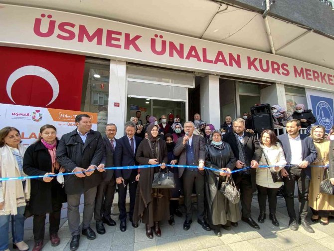 Üsküdar’da ’Üsmek Ünalan Kurs Merkezi’ Kapılarını Açtı