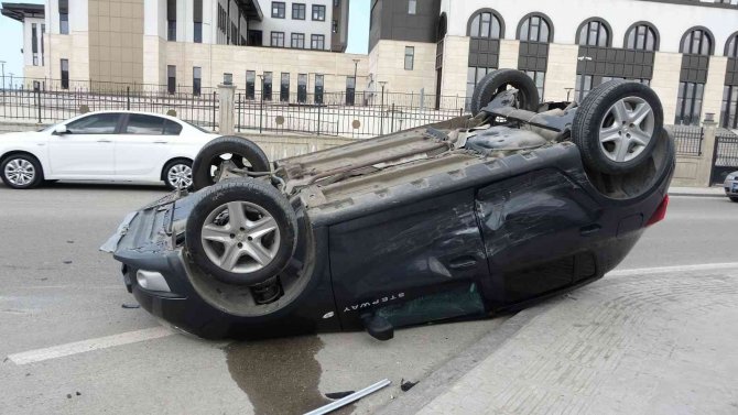 Otomobil Takla Attı: 1 Yaralı