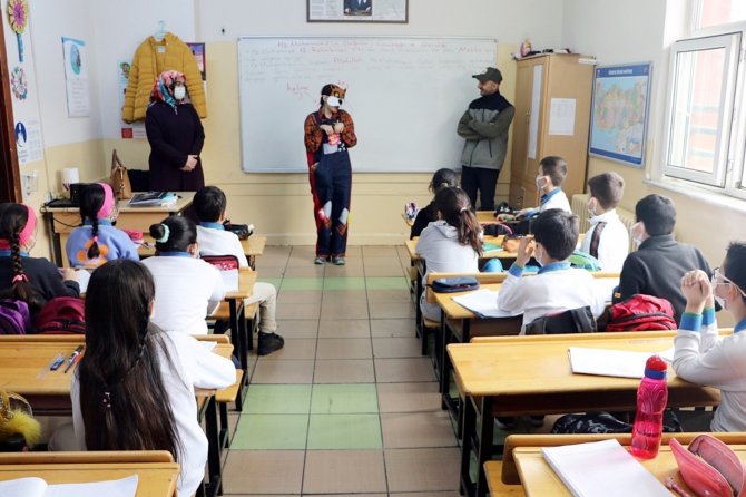 “Çat Kapı Tiyatrosu” İle Orman Sevgisi Aşılanıyor