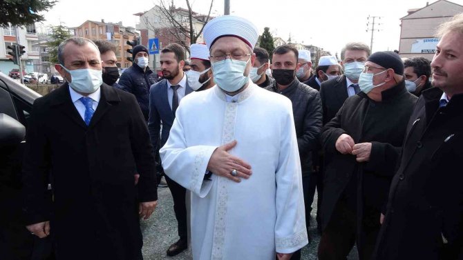 Diyanet İ̇şleri Başkanı Erbaş, Vefat Eden Yengesinin Cenaze Namazını Kıldırdı