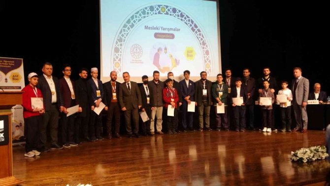Pendik’te ‘İ̇ho Genç Muhafızlar Hafızlık Yarışması İ̇stanbul İ̇l Finali’nde Ödüller Sahiplerini Buldu