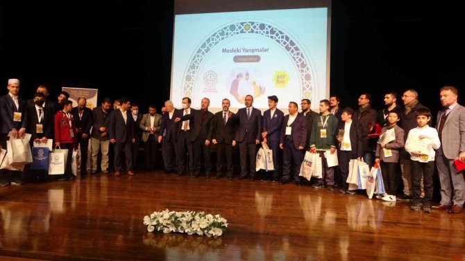 Pendik’te ‘İ̇ho Genç Muhafızlar Hafızlık Yarışması İ̇stanbul İ̇l Finali’nde Ödüller Sahiplerini Buldu