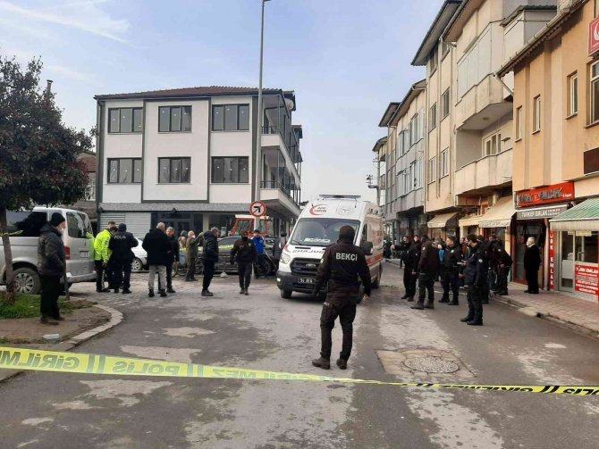Hasmını Tüfekle Vurdu, Seken Saçmalar Bir Vatandaşı Yaraladı