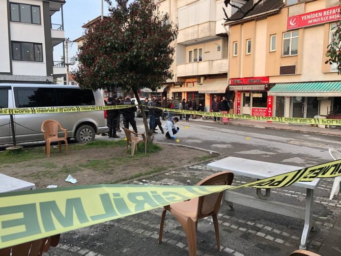 Hasmını Tüfekle Vurdu, Seken Saçmalar Bir Vatandaşı Yaraladı