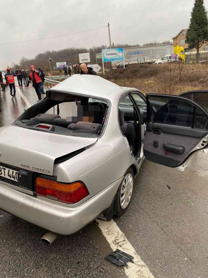Tır, Otomobile Arkadan Çarptı: 1 Ölü, 1 Yaralı