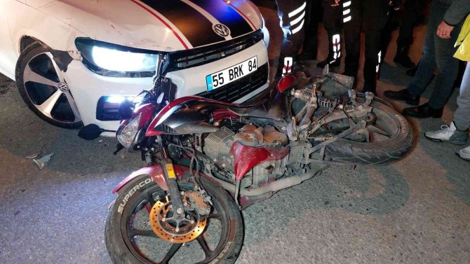 Otomobil Motosikletle Çarpıştı: 1 Yaralı