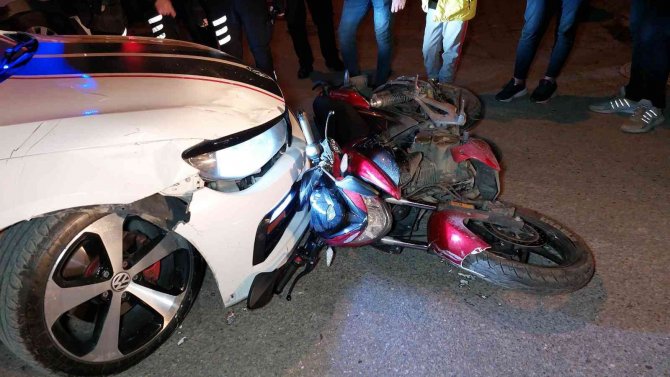 Otomobil Motosikletle Çarpıştı: 1 Yaralı