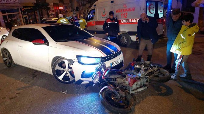Otomobil Motosikletle Çarpıştı: 1 Yaralı