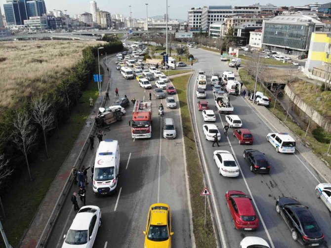 Maltepe’de Aşırı Hız Ortalığı Savaş Alanına Çevirdi: 5 Yaralı