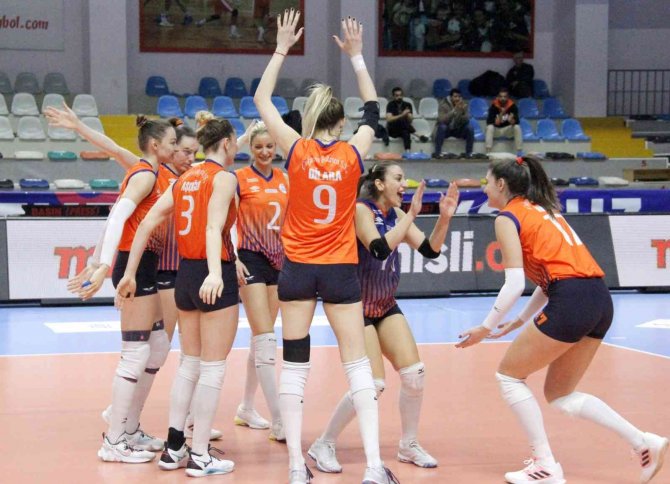Sigorta Shop Kadınlar 1. Ligi: Çukurova Belediyesi Sk: 3 - İ̇stanbul Bşb Sk:1