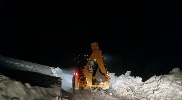 Kar, Siirt-şırnak Karayolunu Araç Geçişine Kapattı