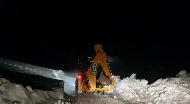 Kar, Siirt-şırnak Karayolunu Araç Geçişine Kapattı
