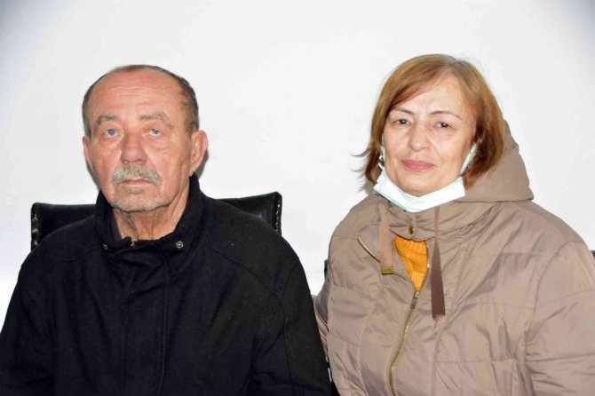 Kaybolan Alzheimer Hastasını Gazeteci Tanıdı, Ailesine Teslim Etti