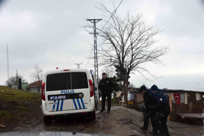 Kaybolan Alzheimer Hastasını Gazeteci Tanıdı, Ailesine Teslim Etti