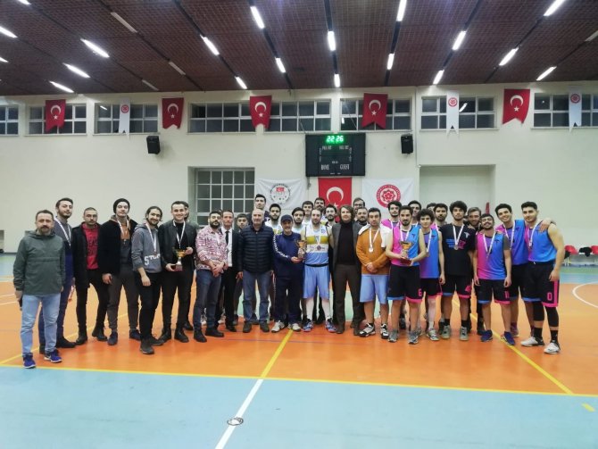 Fakülteler Basketbolda Yarıştı