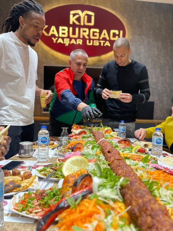 Remy Ve Gökhan İ̇nler’in Kebap Keyfi