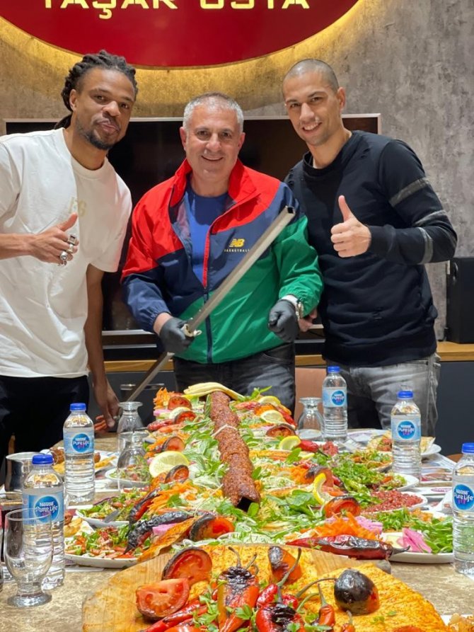 Remy Ve Gökhan İ̇nler’in Kebap Keyfi