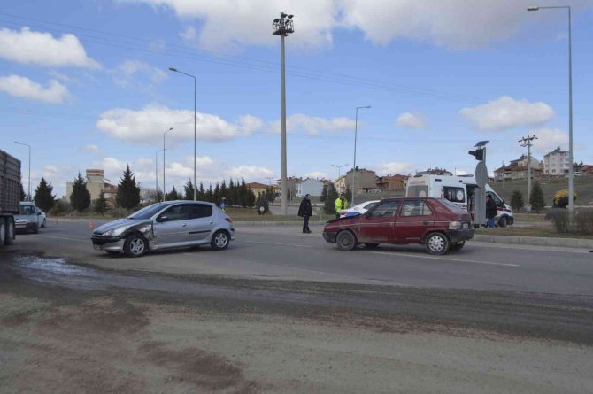 Tavşanlı’da Trafik Kazası: 2 Yaralı
