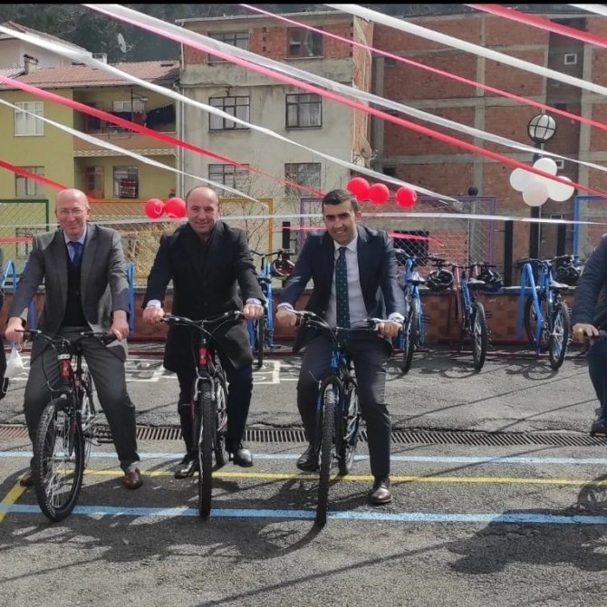 Trabzon’da “Bisiklet Sürmeyi Bilmeyen Kalmasın’ Projesi