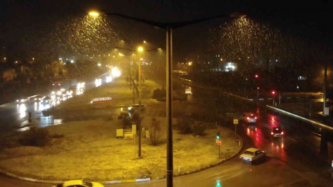 Baharı Beklerken Kış Geri Geldi: 43 İlin Geçiş Güzergahında Kar Sürprizi