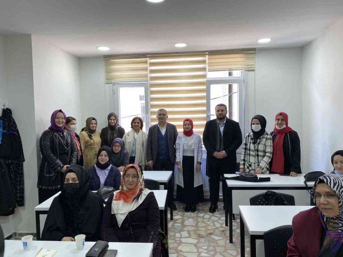 Üsküdar’da ’Üsmek Ünalan Kurs Merkezi’ Kapılarını Açtı