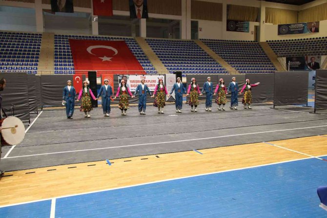 Van’da ‘Kulüpler Arası Halkoyunları Yarışması’ Sona Erdi