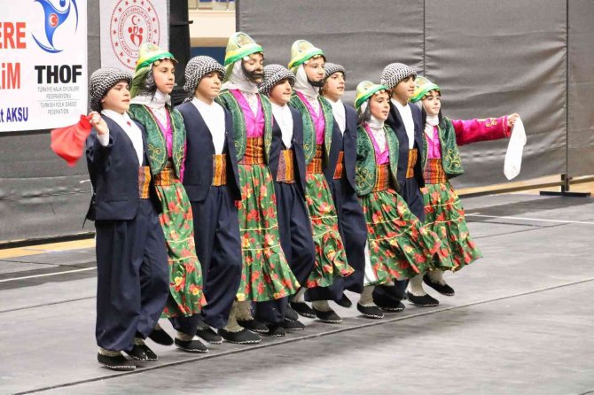 Van’da ‘Kulüpler Arası Halkoyunları Yarışması’ Sona Erdi