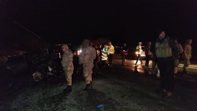 Otomobille İşçileri Taşıyan Minibüs Çarpıştı: 15 Yaralı