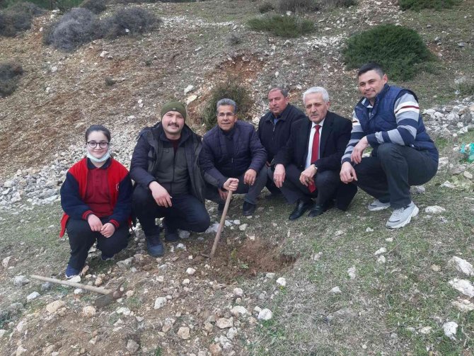 Kırkağaç’ta 176 Fidan Toprakla Buluştu