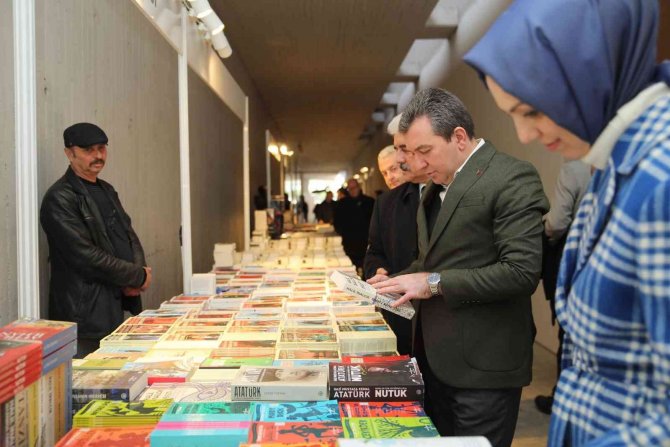 Bergama Kitap Günleri Kapılarını Açtı