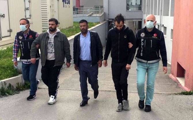 İ̇ç Çamaşırında 4 Bin 900 Adet Uyuşturucu İle Yakalandı
