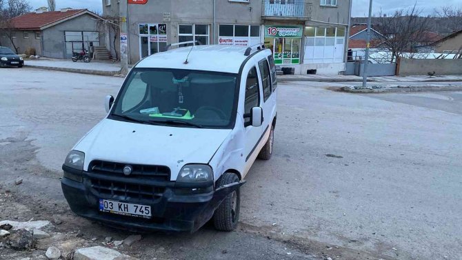 Motosiklet Üzerinden Fırlayan Çocuk Ticari Aracın Altına Girip Sürüklendi