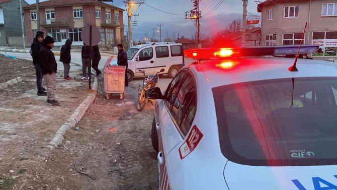 Motosiklet Üzerinden Fırlayan Çocuk Ticari Aracın Altına Girip Sürüklendi