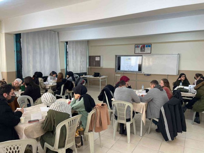 Ağrı’da "Birlikte İ̇ngilizce" Projesi İle 273 İ̇ngilizce Öğretmenine Seminer Verildi