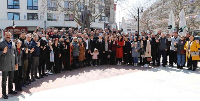 Ak Partili Sürekli: "Menderes Ak Parti Belediyeciliğini Özlüyor"