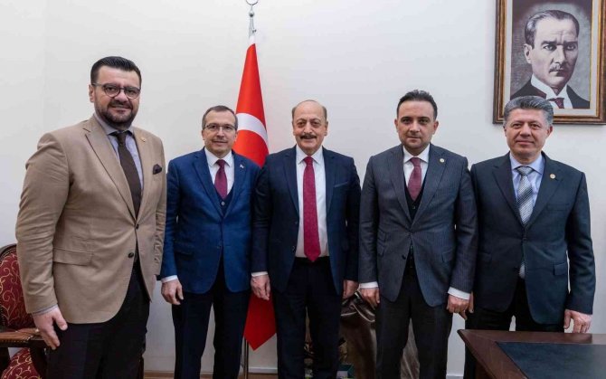 Manisa’nın Ak Parti’li Vekilleri Bakanlarla Görüştü