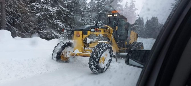 Sahara Geçidinde Mahsur Kalan Sürücülerinin Yardımı Kızılay Ekipleri Koştu
