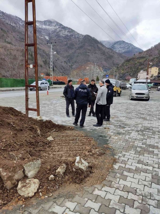 Artvin’de Hırsızlar Yeni Yapılan Caminden Kablo Çaldı