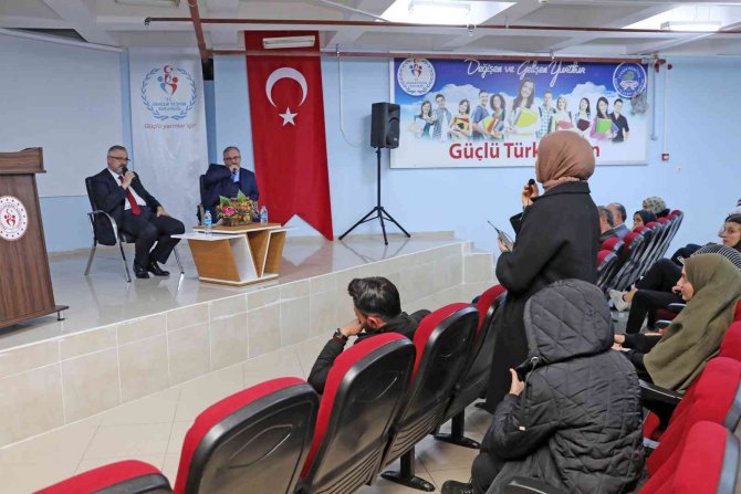 Başkan Kılıç Üniversite Öğrencileriyle Buluştu